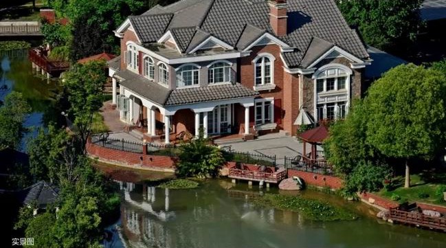 一湖潋世界，一墅悦人生